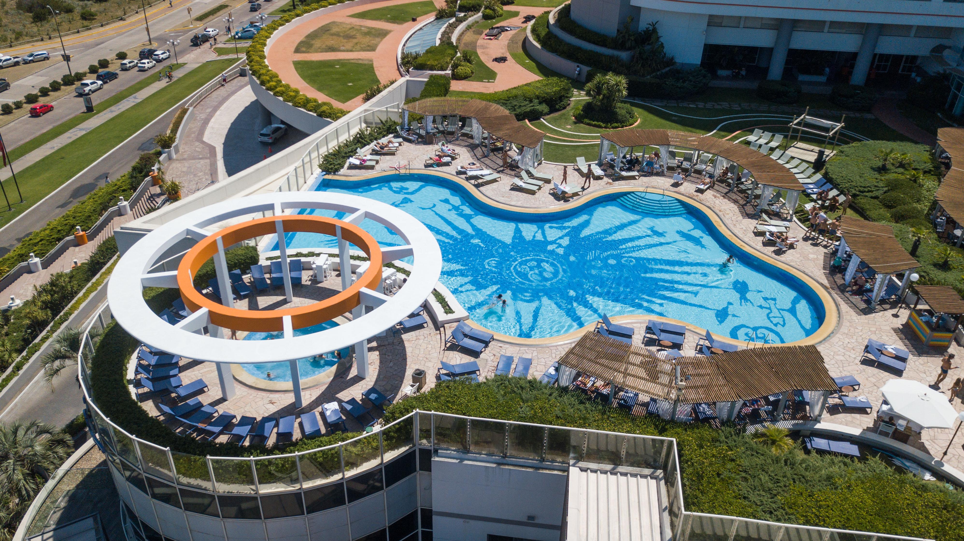 Enjoy Punta Del Este Zewnętrze zdjęcie The swimming pool at the top of the hotel