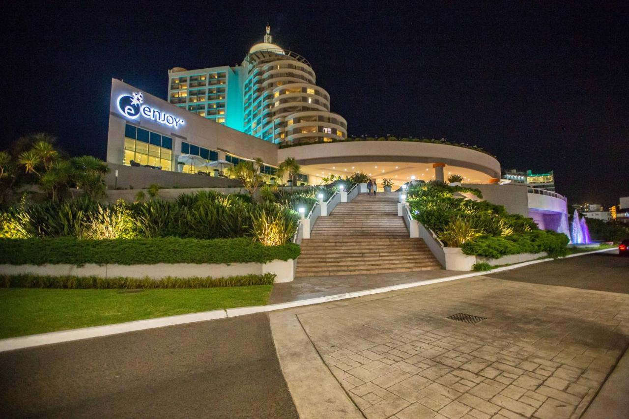 Enjoy Punta Del Este Zewnętrze zdjęcie The resort at night